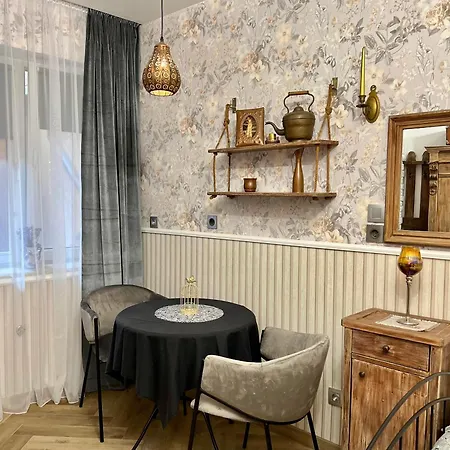 Antique In Lejlighed