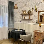 Antique In Apartamento